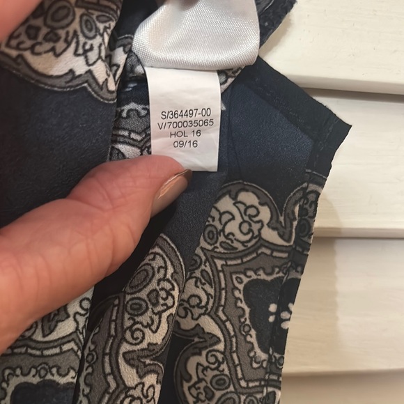 **SOLD** Banana Republic Multicolored Sleeveless Collar Blouse - Picture 4 of 4